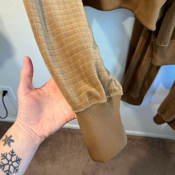 Nike Two Piece Set Size XXL - Tan Waffle Plush Sweater & Jogger Pants - Picture 7 of 16